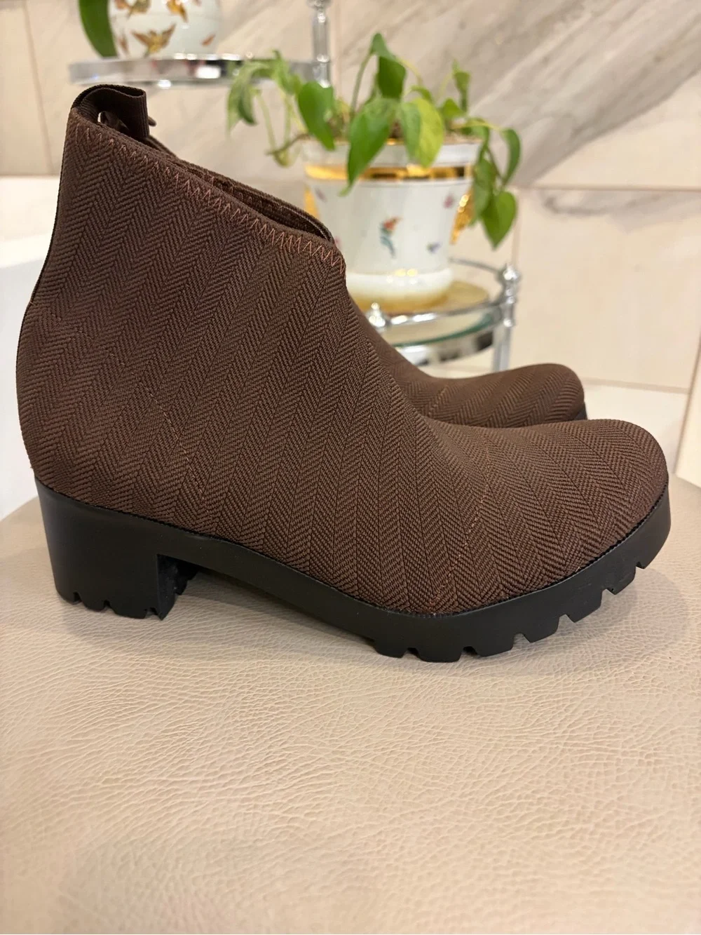 CHARLESTON SHOE CO. Boot NWOB Size 8 Brown